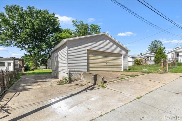 3653 Upton St Street, St Louis, MO 63116