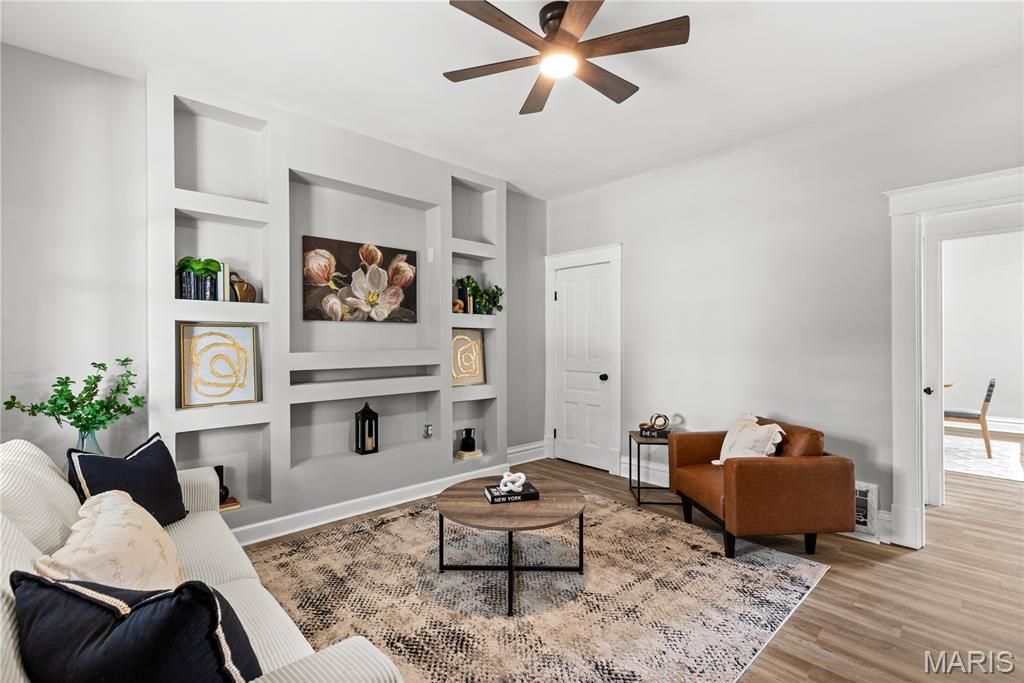 3653 Upton St Street, St Louis, MO 63116