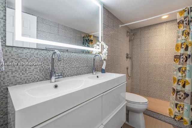 19390 Collins Ave 702, Sunny Isles Beach, FL 33160