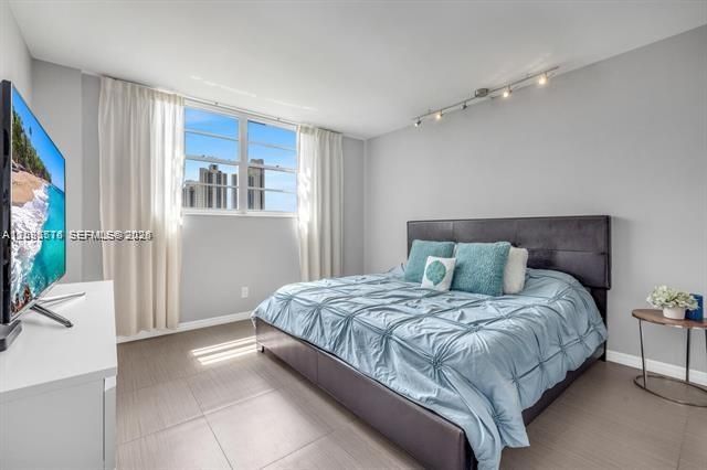 19390 Collins Ave 702, Sunny Isles Beach, FL 33160