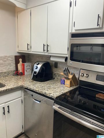 2038 Montreat Cir Apt B, Vestavia Hills, AL 35216