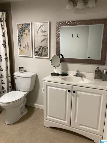 2038 Montreat Cir Apt B, Vestavia Hills, AL 35216