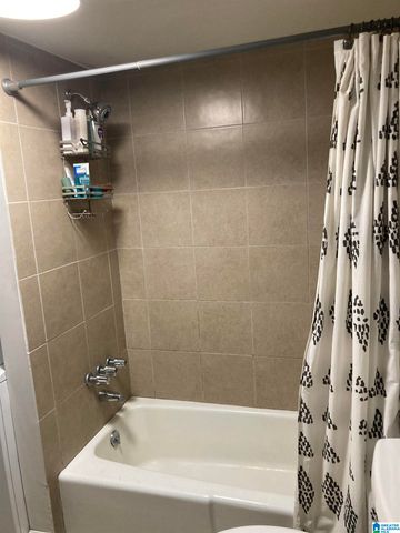 2038 Montreat Cir Apt B, Vestavia Hills, AL 35216