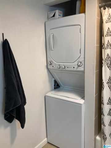 2038 Montreat Cir Apt B, Vestavia Hills, AL 35216