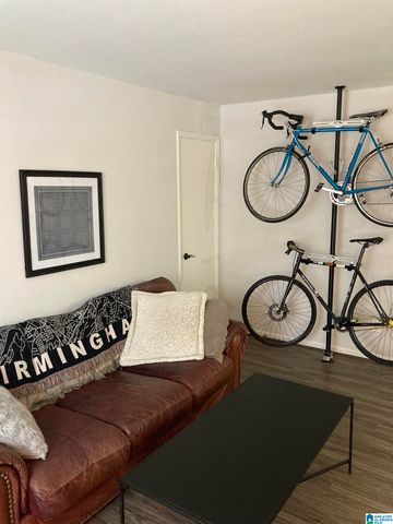 2038 Montreat Cir Apt B, Vestavia Hills, AL 35216