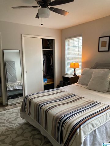 2038 Montreat Cir Apt B, Vestavia Hills, AL 35216