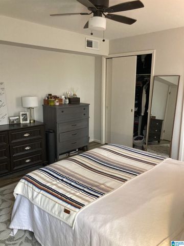 2038 Montreat Cir Apt B, Vestavia Hills, AL 35216