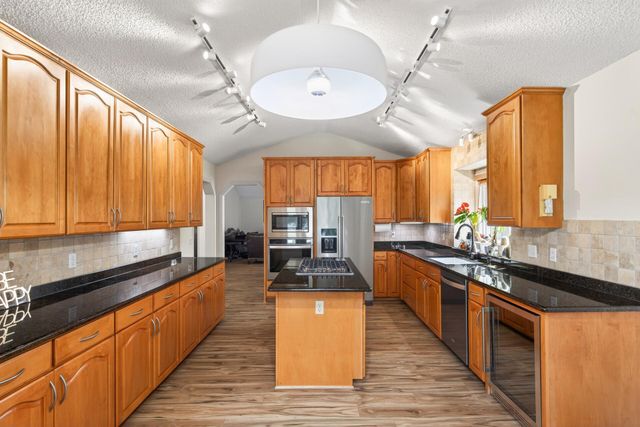 10417 Fawns Way, Eden Prairie, MN 55347