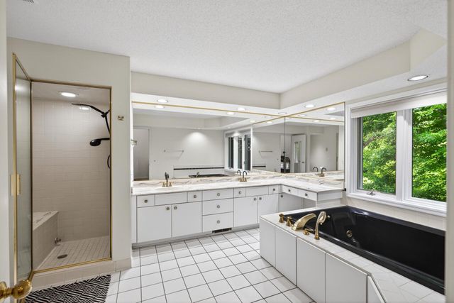 10417 Fawns Way, Eden Prairie, MN 55347