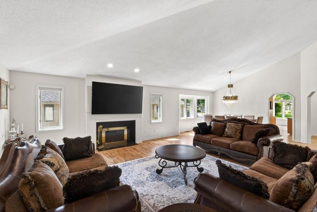 10417 Fawns Way, Eden Prairie, MN 55347