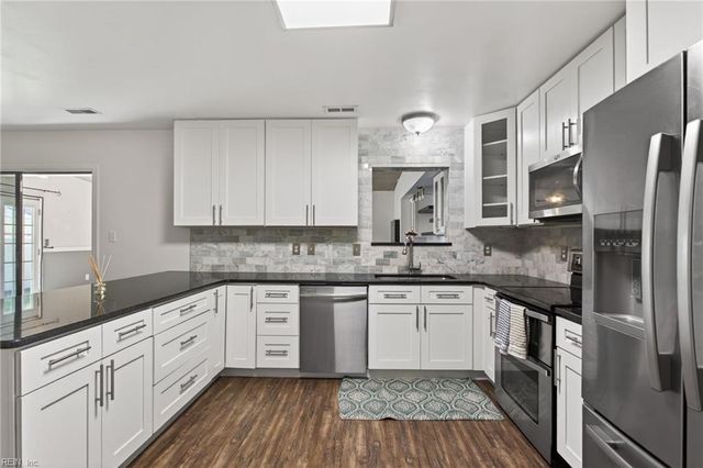 510 Heacox LN, Newport News, VA 23608