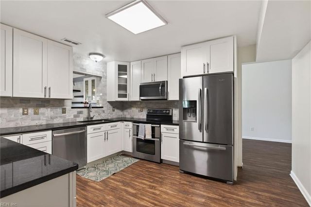 510 Heacox LN, Newport News, VA 23608