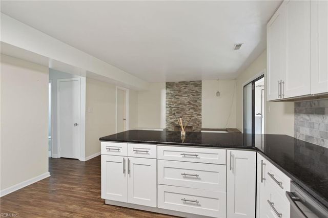 510 Heacox LN, Newport News, VA 23608