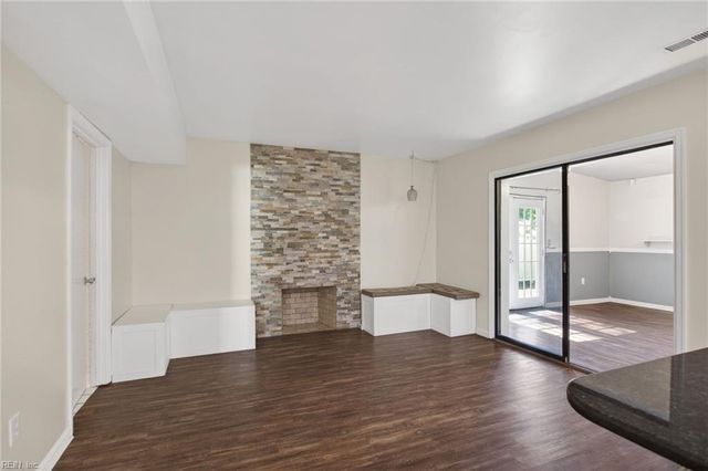 510 Heacox LN, Newport News, VA 23608