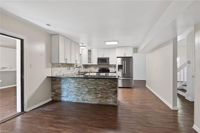 510 Heacox LN, Newport News, VA 23608