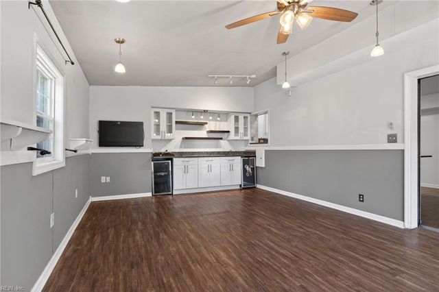 510 Heacox LN, Newport News, VA 23608