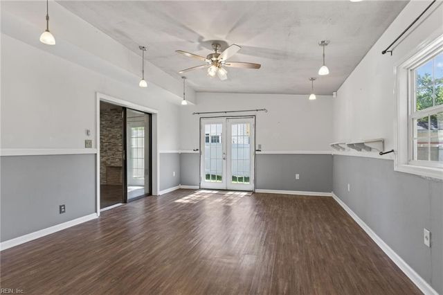 510 Heacox LN, Newport News, VA 23608