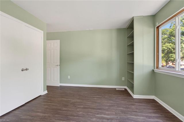 510 Heacox LN, Newport News, VA 23608
