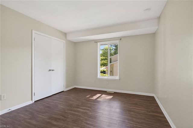 510 Heacox LN, Newport News, VA 23608