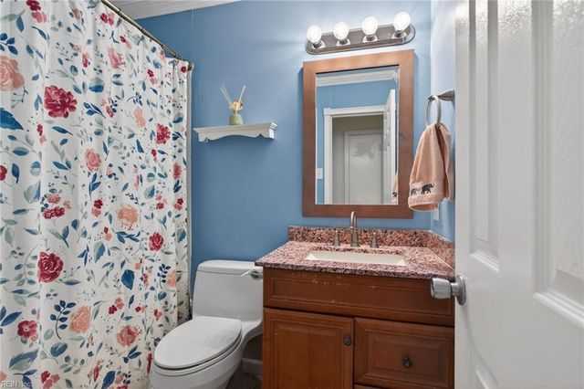 510 Heacox LN, Newport News, VA 23608