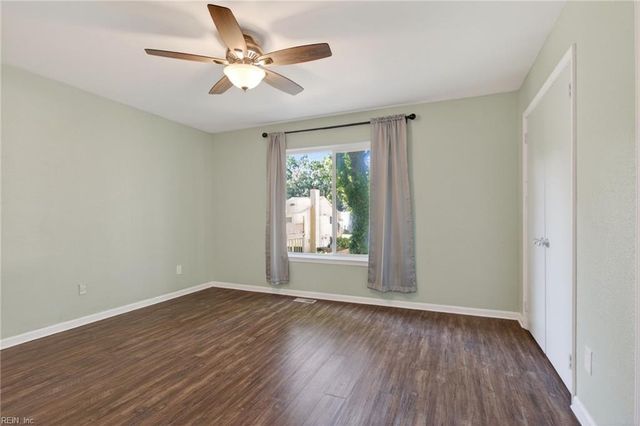 510 Heacox LN, Newport News, VA 23608