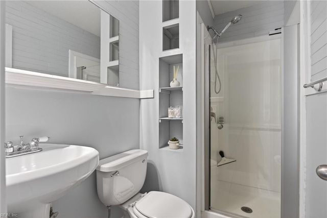 510 Heacox LN, Newport News, VA 23608