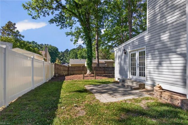 510 Heacox LN, Newport News, VA 23608