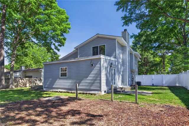 510 Heacox LN, Newport News, VA 23608