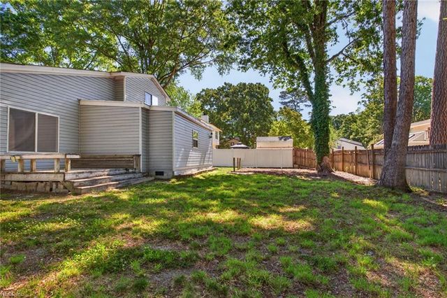510 Heacox LN, Newport News, VA 23608