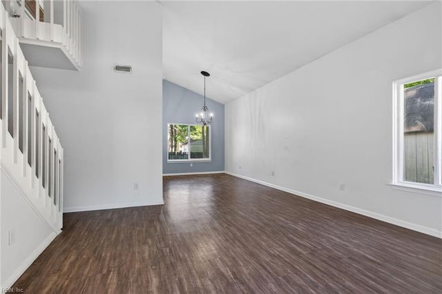 510 Heacox LN, Newport News, VA 23608