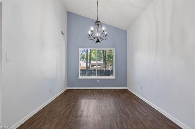 510 Heacox LN, Newport News, VA 23608