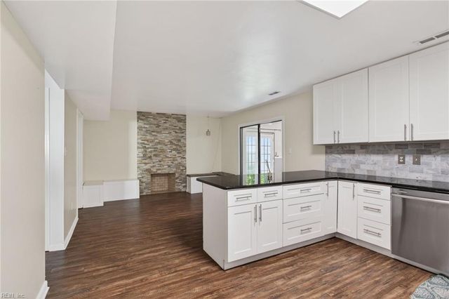 510 Heacox LN, Newport News, VA 23608