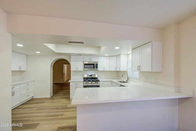 206 W SUNLAND Avenue, Phoenix, AZ 85041