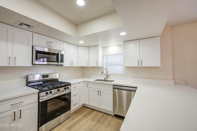 206 W SUNLAND Avenue, Phoenix, AZ 85041