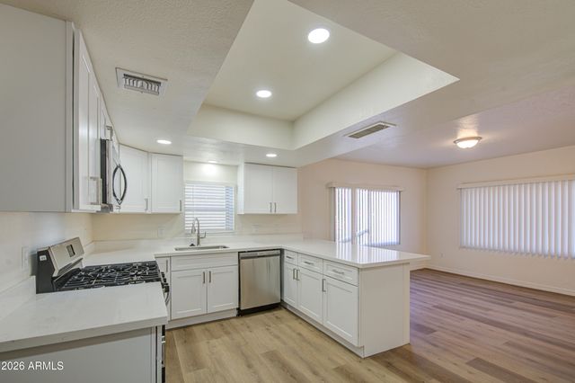 206 W SUNLAND Avenue, Phoenix, AZ 85041
