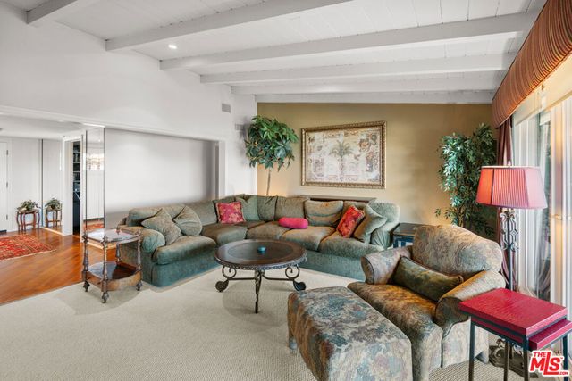 15570 Briarwood Drive, Sherman Oaks, CA 91403