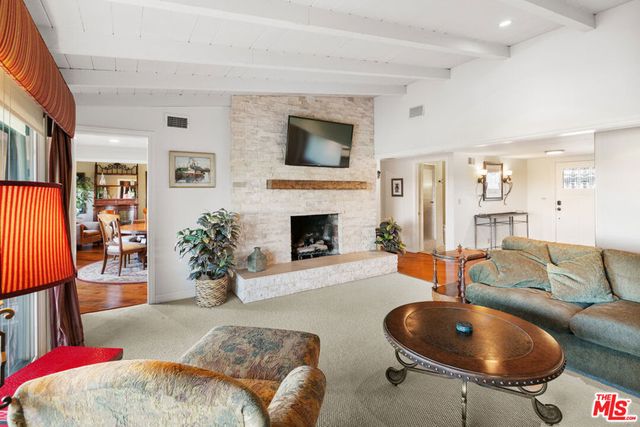 15570 Briarwood Drive, Sherman Oaks, CA 91403