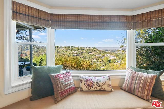 15570 Briarwood Drive, Sherman Oaks, CA 91403