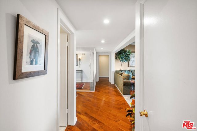 15570 Briarwood Drive, Sherman Oaks, CA 91403