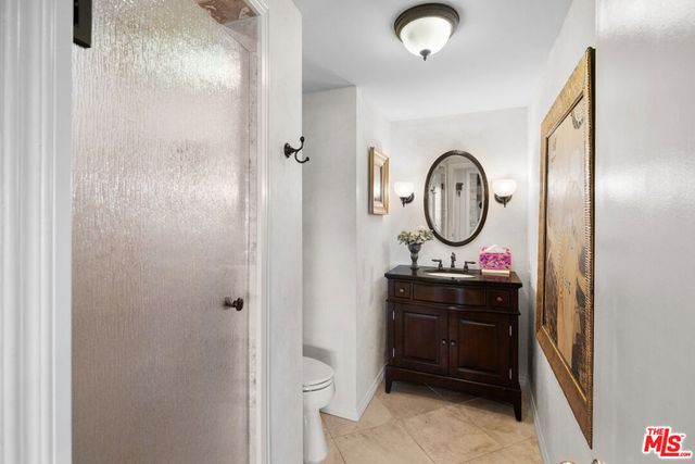 15570 Briarwood Drive, Sherman Oaks, CA 91403