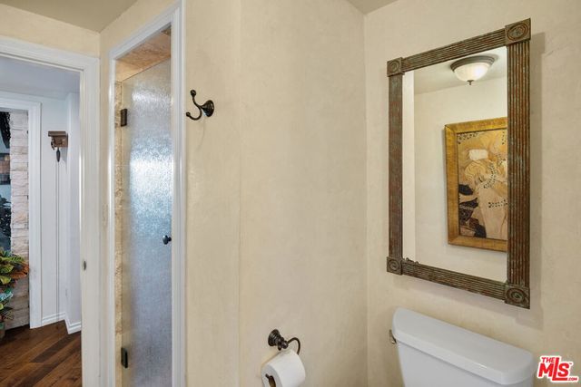 15570 Briarwood Drive, Sherman Oaks, CA 91403