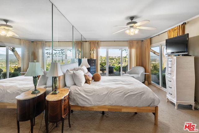 15570 Briarwood Drive, Sherman Oaks, CA 91403