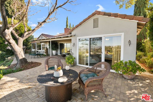 15570 Briarwood Drive, Sherman Oaks, CA 91403