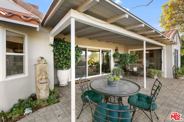 15570 Briarwood Drive, Sherman Oaks, CA 91403