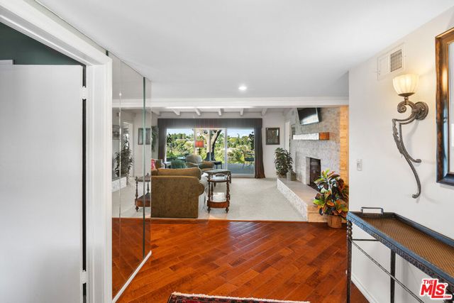 15570 Briarwood Drive, Sherman Oaks, CA 91403