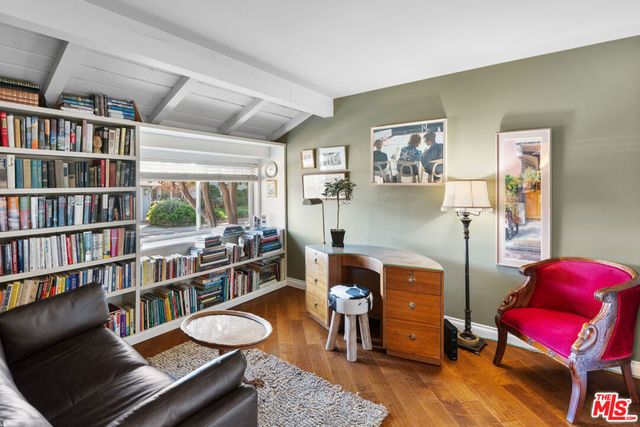 15570 Briarwood Drive, Sherman Oaks, CA 91403