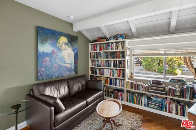 15570 Briarwood Drive, Sherman Oaks, CA 91403