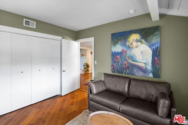 15570 Briarwood Drive, Sherman Oaks, CA 91403