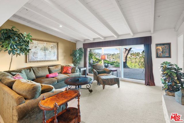 15570 Briarwood Drive, Sherman Oaks, CA 91403