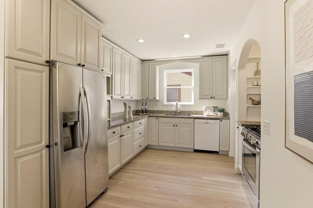 1017 Henderson Avenue, Menlo Park, CA 94025